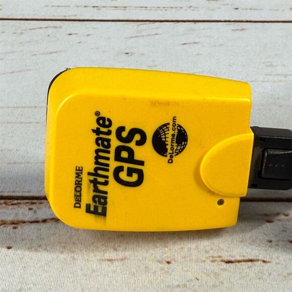 DeLorme Earthmate Handheld GPS Receiver with USB Connectivity, SIRF Powered - Picture 2 of 3